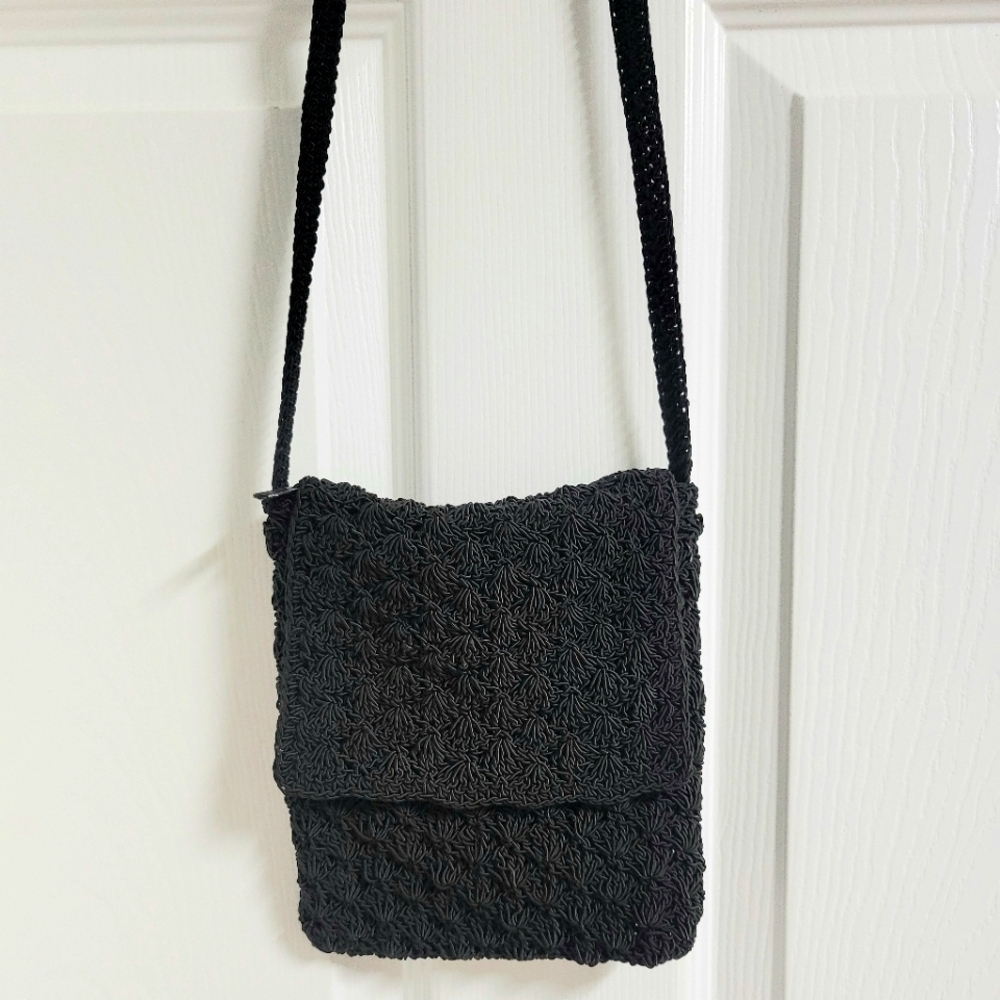 Kathy Ireland Womens Black Vintage Crocheted Textured Zipper Bohemian Bag